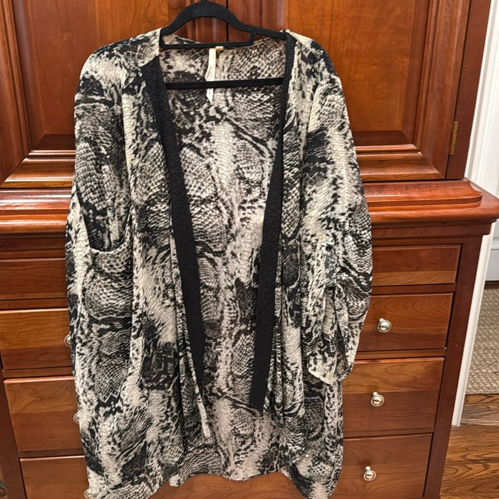 Women’s 3x Snake print kimono